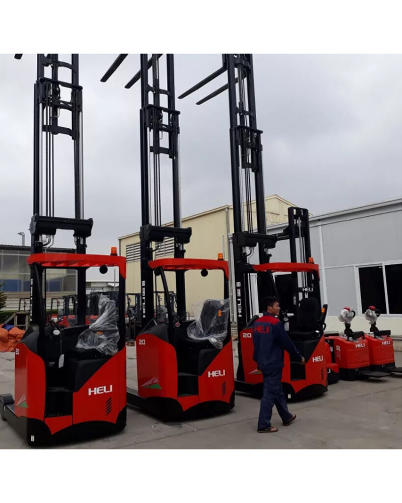 Reach Truck 4 taruh akhir